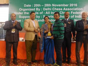 winner-mitrabha-gupa-receiving-trophy-from-ms-manjushree-roy-administrator-igi